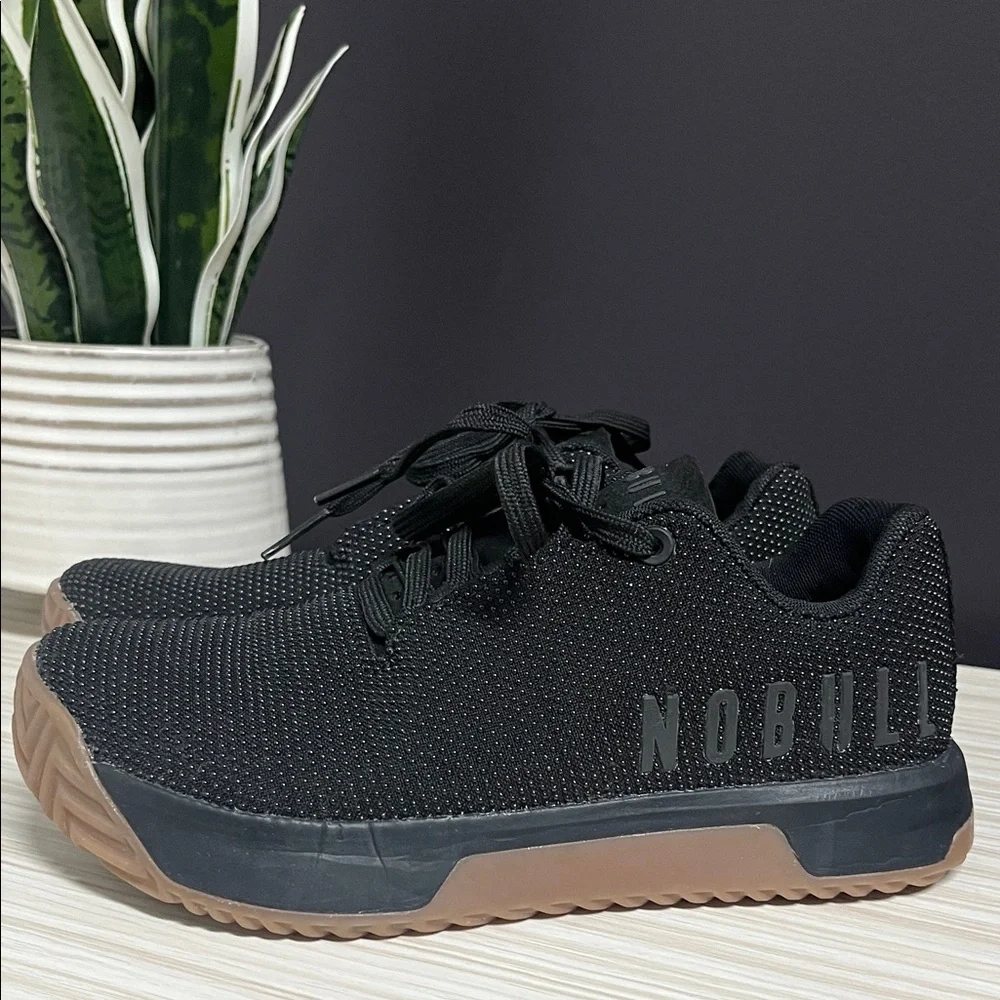 NOBULL Men's Black and Gum Athletic Shoes!! EUC 🖤 - Picture 1 of 9